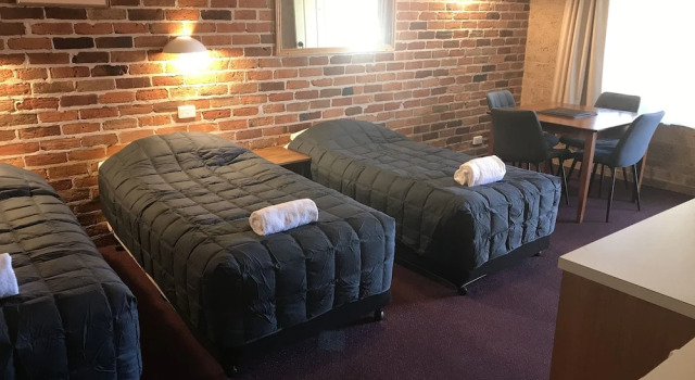 Семейный люкс с 2 комнатами Cedar Lodge Motel