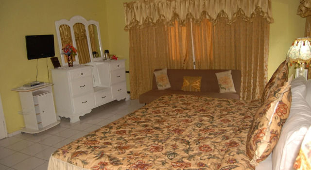 PinkHibiscus Guest House, Rezervovat Penzión Hotely v Montego Bay Coast se snídaní, Snídaně