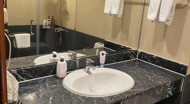Номер Deluxe A25 Premium Hotel - 23 Quán Thánh