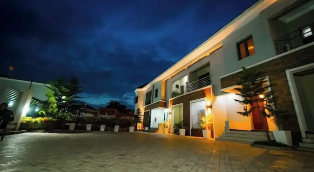 D'Stolz Villa and Hospitality, Rezervovat Vila Vily v Bwari, Vila