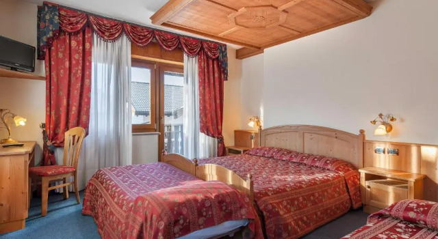 Четырёхместный номер Superior Family Hotel La Perla