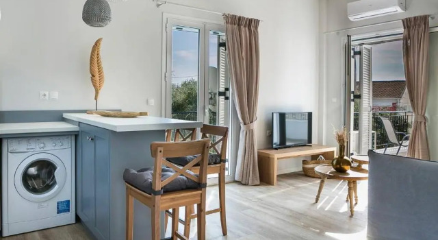 Julia's Luxury Suites, Cephallonia near Argostoli, Забронировать Отель Ператата Кефалония, рядом с Византийский духовный музей