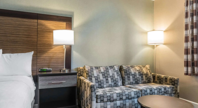 Двухместный номер Standard Clarion Inn Belle Vernon