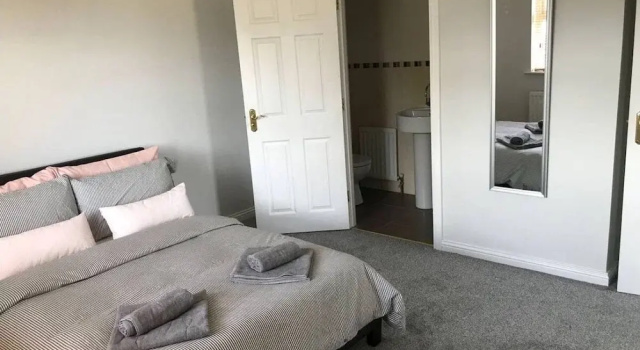 Portrush - 3 Bed - 2 Bath - Parking - Pet Friendly, Забронировать Отель Отели Портраш 4 звезды, рядом с Пляж Уэст-Стрэнд в Портраше, 4*