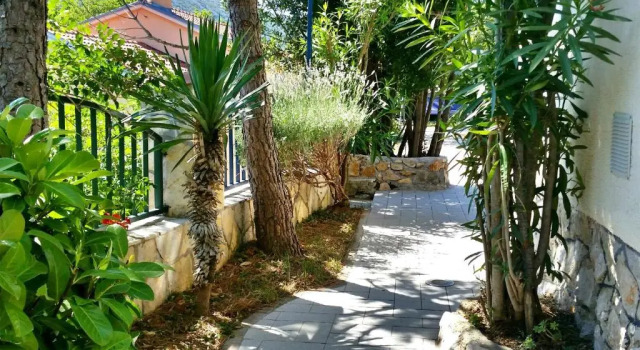 Коттедж с 2 комнатами Holiday Home Adricon