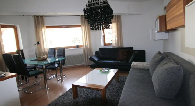 Modern Holiday Home in Kitzbühel with Balcony, Prenota Casa vacanze Hotel a Tirolo con parcheggio, Parcheggio