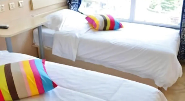 M Home Community Hotel (Shanghai Wuning Road Metro Station Branch), Varaa Hotelli Putuo 
