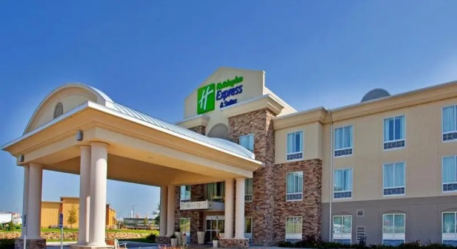 Четырёхместный номер Standard Holiday Inn Express & Suites East Wichita I-35 Andover by IHG