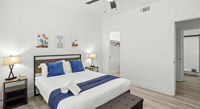 Two CozySuites TPC condos with parking and pool, Забронировать Апарт-отель Отели Скотсдейл с парковкой, Парковка