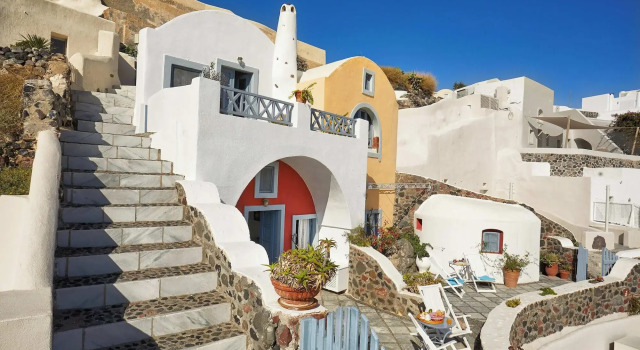 Lava Oia's