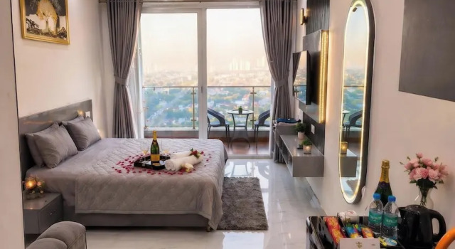 Люкс Luxury The Cosette Corner @Gaur city center