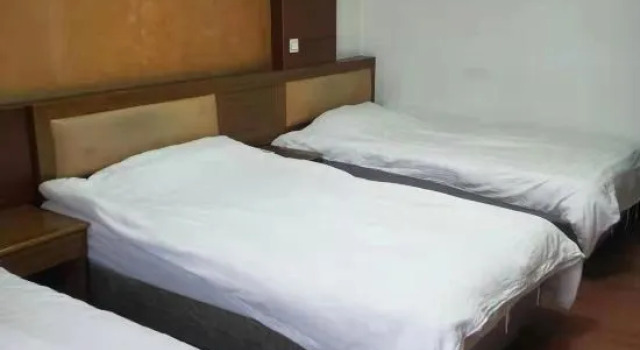 Xinchang Dongyuan Hotel