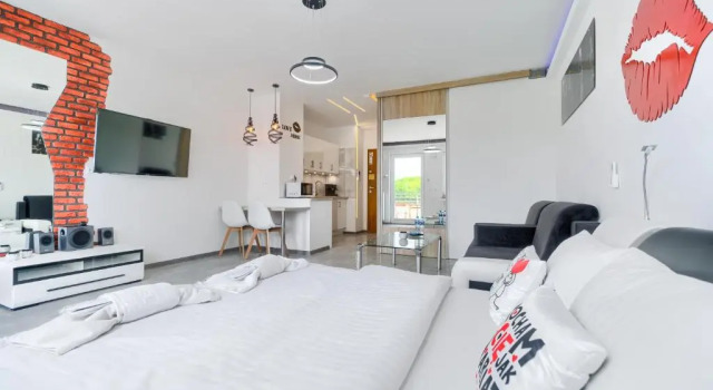 Good Day Apartments- private parking new town