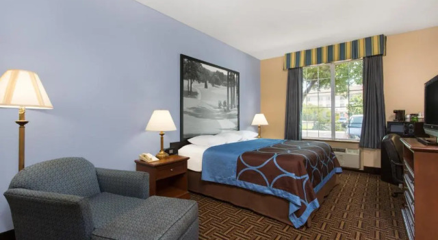 Номер Standard Super 8 by Wyndham Smithfield-Selma