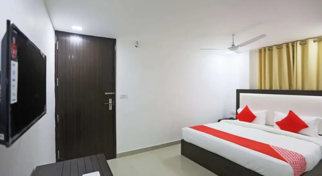 Gour White House by OYO Rooms
