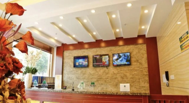 GreenTree Inn QinYang Middle HuaiFu Road Express Hotel, Rezervovat Hotel Qinyang Henan
