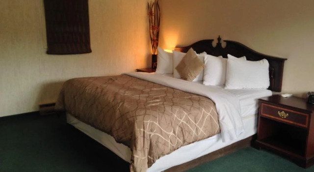 Bancroft Inn & Suites, Varaa Hotelli  