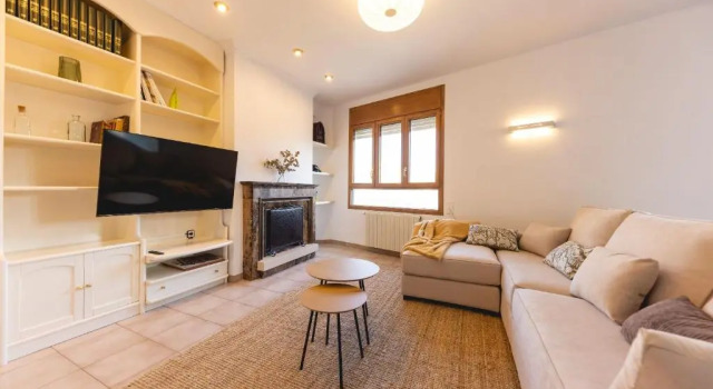 Bravissimo El Lleó, bright 4-bedroom apartment, Varaa Huoneisto Girona Gironès, lähellä Arab Baths Girona