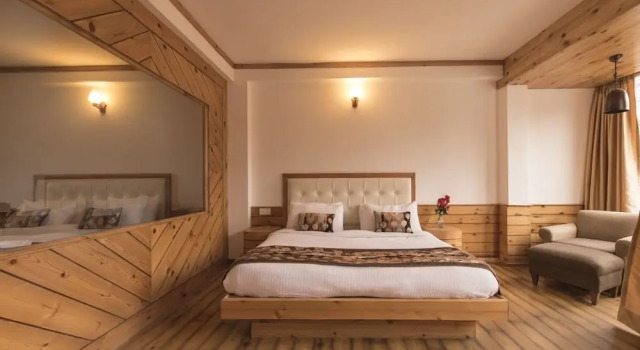 Люкс Royal с балконом The Whispering Inn Resort and Bar