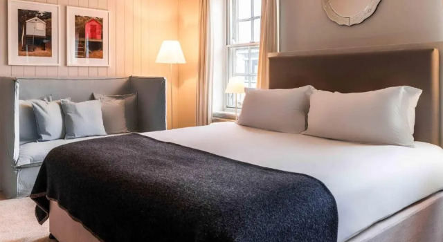 Номер Executive The Crown Hotel