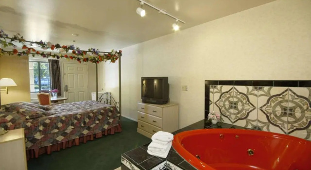 Номер Standard Days Inn by Wyndham Riverside Tyler Mall
