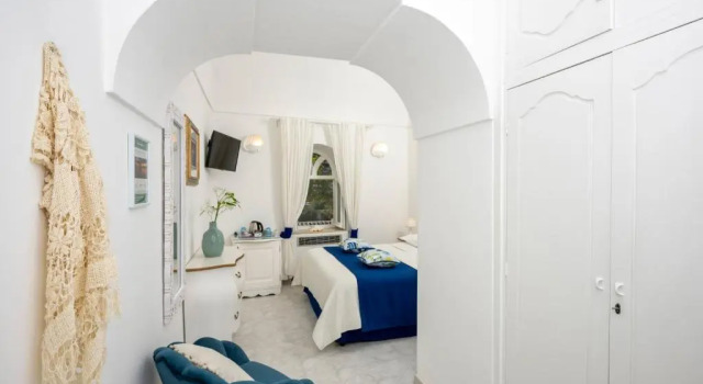 Четырёхместный номер Standard с видом на море Villa Dalu