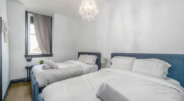 3 Bedroom Queen Street Loft, Varaa Hotelli Toronto 