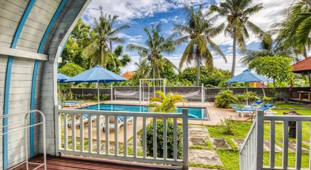 Бунгало с видом на бассейн Megaland Bungalow