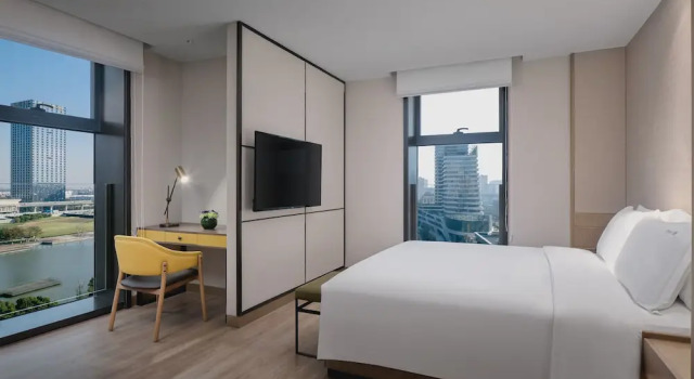 Люкс Holiday Inn Hotel and Suites Kunshan Huaqiao by IHG