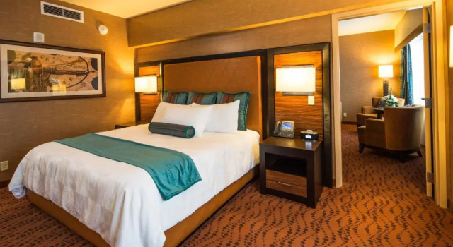 Полулюкс Akwesasne Mohawk Casino Resort and Players Inn Hotel