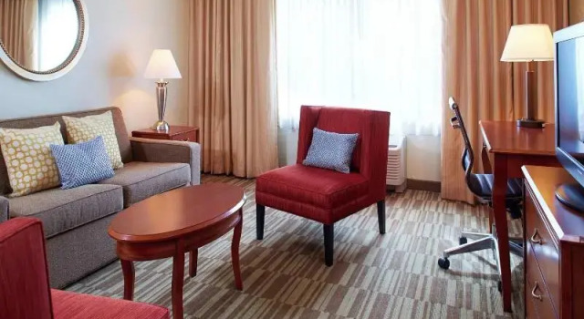Люкс c 1 комнатой с балконом Courtyard by Marriott Boston Natick