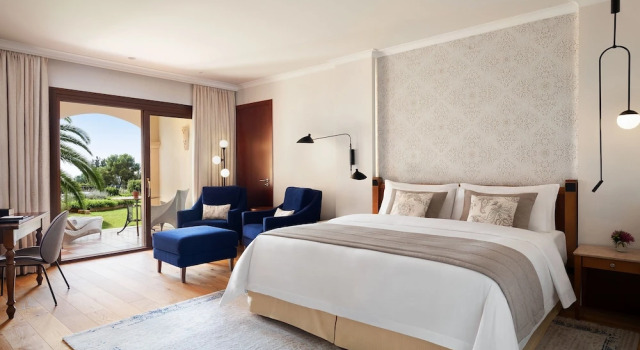 Двухместный номер Grand Deluxe с балконом и с видом на море The St. Regis Mardavall Mallorca Resort