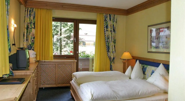 Brugger's Genießerhotel Lanersbacherhof, Rezerwuj Hotel Hotele w Tyrol z parkingiem, Parking