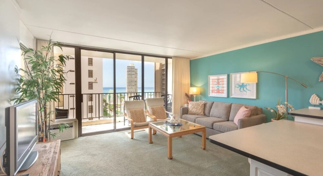 Modern 12th Floor Waikiki Banyan Condo with Partial Ocean Views by Koko Resort Vacation Rentals, Забронировать Курортный отель Отели Гонолулу 3 звезды, рядом с Royal Hawaiian Theater Legends in Concert Waikiki, 3*