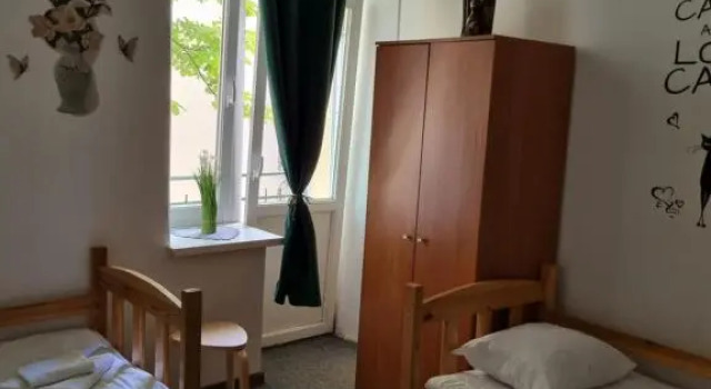 Четырёхместный номер Standard с балконом Green Cat Rooms