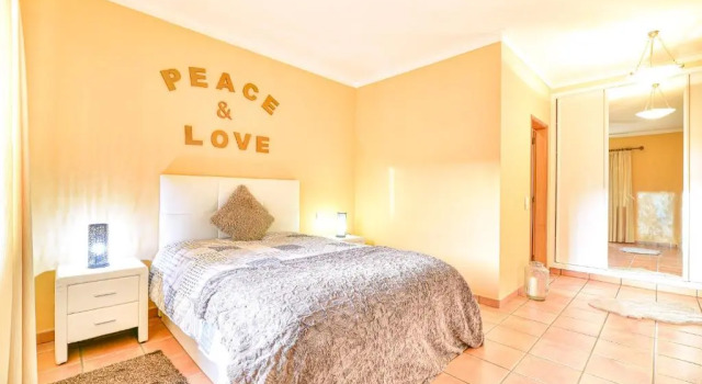 Вилла "Orange Tree Villa in Alvor - South - facing Family Villa with Private Poll"