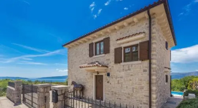 Villa Cavallo, Varaa Villa Hotellit Kvarner Islands uima-altaalla, Uima-allas