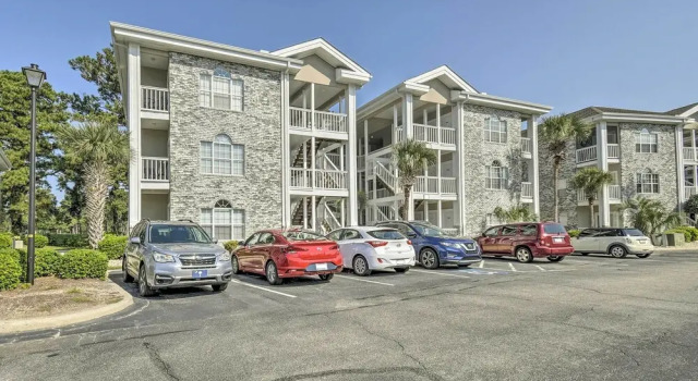 Condo w/ Pool Access & Central A/C - 2 Mi to Beach