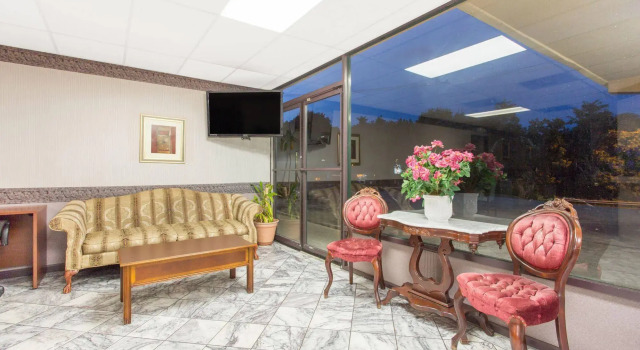 Knights Inn, Book Hotel SPA-hoteller i Roanoke, SPA