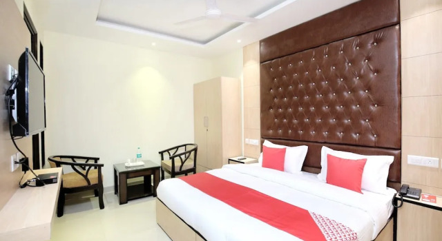 Номер Standard OYO 15486 Hotel New Diamond
