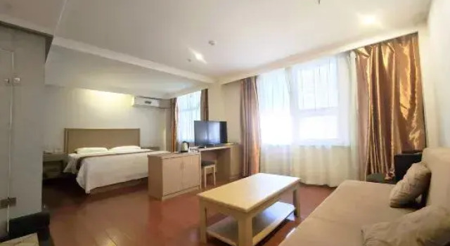 Люкс Deluxe GreenTree Inn ShanDong ZiBo LinZi People Square Long-term Bus Station East Express Hotel