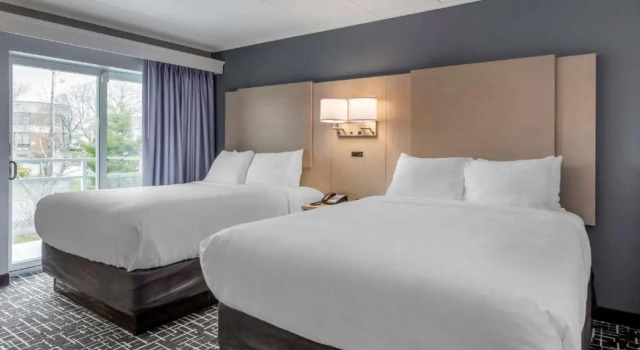 Четырёхместный номер Standard с видом на бассейн Comfort Inn Hyannis - Cape Cod