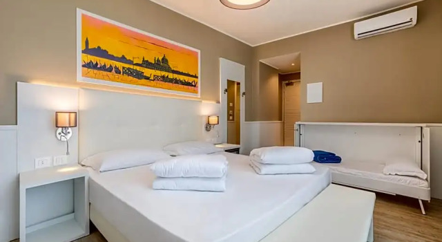 Трёхместный номер Standard с балконом Marina Palace Hotel