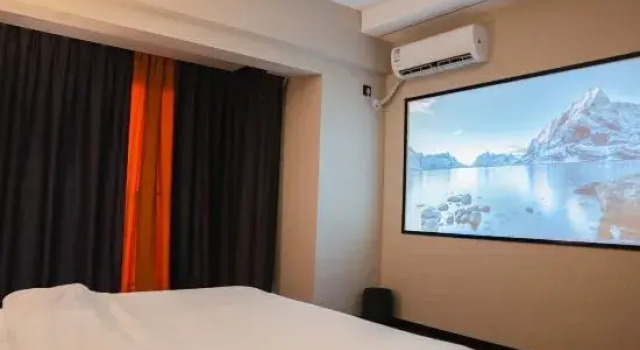 Люкс Lingchen Cinema-style Homestay (Sunac Land Panda Valley)