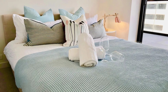 Deluxe and Brand New Lakeside Apartment, Book Apartment Melbourne 