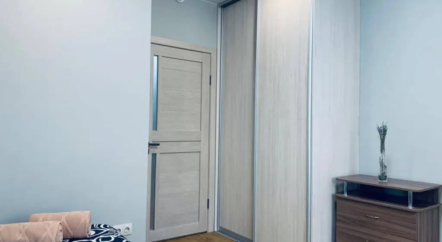 Pritomskij 29 Trehkomnatnye apartamenty rjadom s Kadetskim uchilischem, Забронировать Апартаменты/квартира Отели Кемерово с парковкой, Парковка