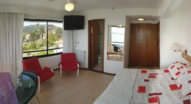 Hotel Ricadi, Rezerwuj Hotel Hotele w Piriapolis z basenem, Basen
