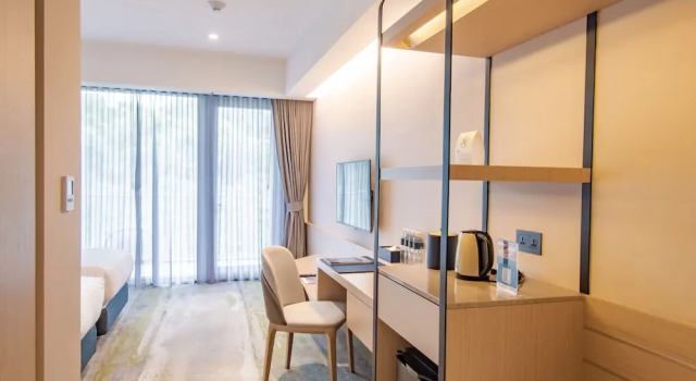 Трёхместный номер Superior с балконом Golden Tulip FAB Hotel