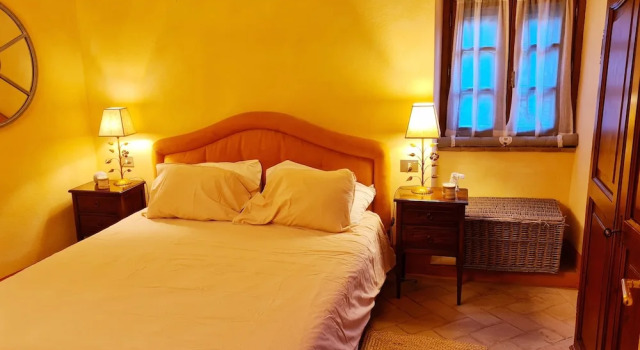 Коттедж с 3 комнатами с балконом и с видом на сад La Terrazza, historic Tuscan stone residence with garden and terrace in Cetona