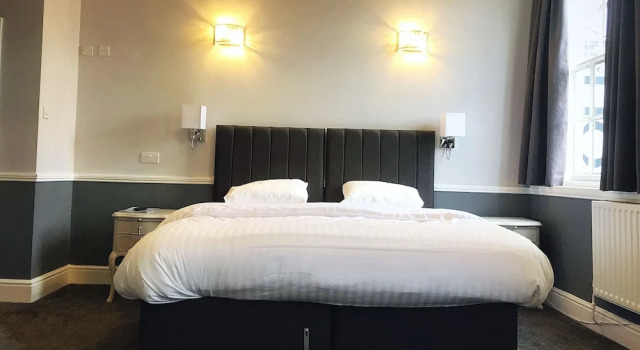Lion Pub with Rooms